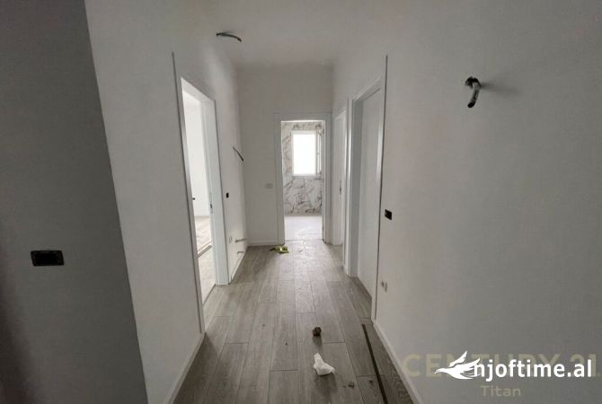 Shtepi ne shitje Apartament ne Tirane, 2+1, Mobilimi E mobiluar, Pagesa 214,000  Euro.