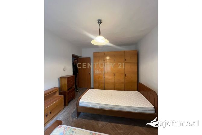 Shtepi ne shitje Apartament ne Tirane, 2+1, Mobilimi E mobiluar, Pagesa 85,000  Euro.