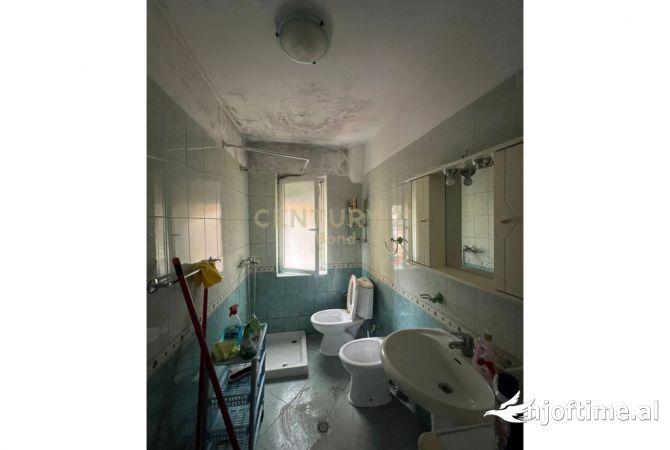 Shtepi ne shitje Apartament ne Tirane, 2+1, Mobilimi E mobiluar, Pagesa 85,000  Euro.