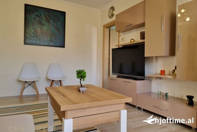 Shtepi me qera Apartament ne Tirane, 1+1, Mobilimi E mobiluar, Pagesa 400  Euro.