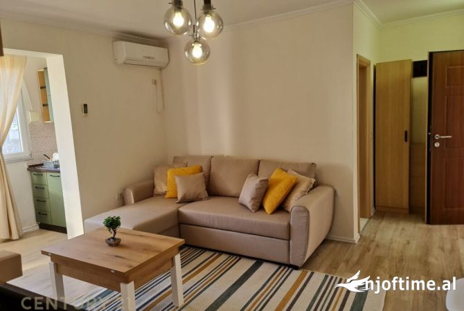 Shtepi me qera Apartament ne Tirane, 1+1, Mobilimi E mobiluar, Pagesa 400  Euro.
