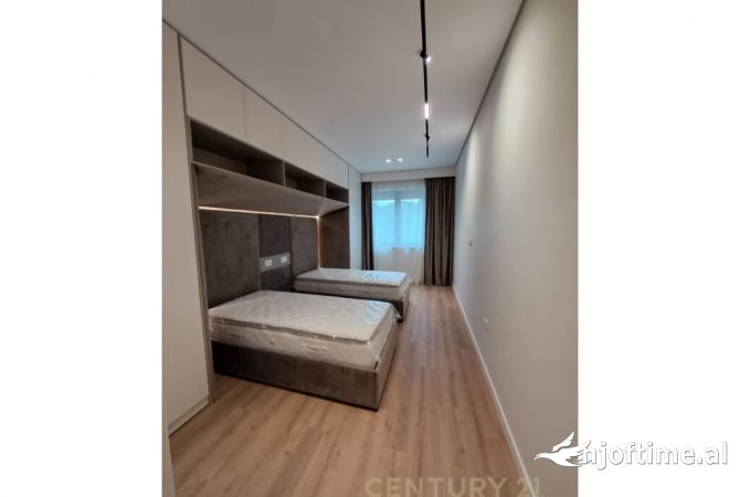 Shtepi me qera Apartament ne Tirane, 2+1, Mobilimi E mobiluar, Pagesa 1,300  Euro.