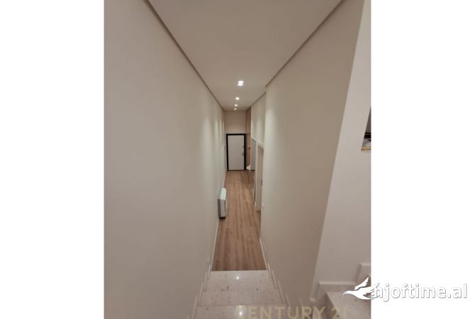 Shtepi me qera Apartament ne Tirane, 2+1, Mobilimi E mobiluar, Pagesa 1,300  Euro.