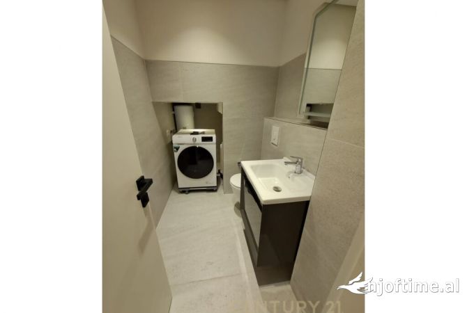 Shtepi me qera Apartament ne Tirane, 2+1, Mobilimi E mobiluar, Pagesa 1,300  Euro.