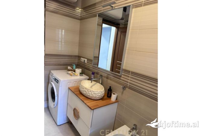 Shtepi me qera Apartament ne Tirane, Garsoniere, Mobilimi E mobiluar, Pagesa 530  Euro.