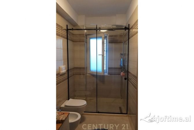 Shtepi me qera Apartament ne Tirane, Garsoniere, Mobilimi E mobiluar, Pagesa 530  Euro.