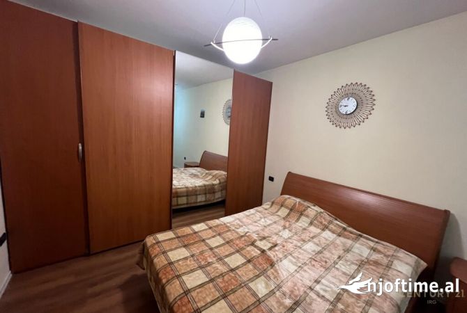 Shtepi ne shitje Apartament ne Tirane, 2+1, Mobilimi E mobiluar, Pagesa 300,000  Euro.