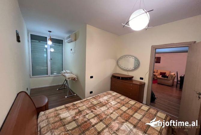 Shtepi ne shitje Apartament ne Tirane, 2+1, Mobilimi E mobiluar, Pagesa 300,000  Euro.