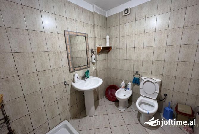 Shtepi ne shitje Apartament ne Tirane, 1+1, Mobilimi E mobiluar, Pagesa 135,000  Euro.