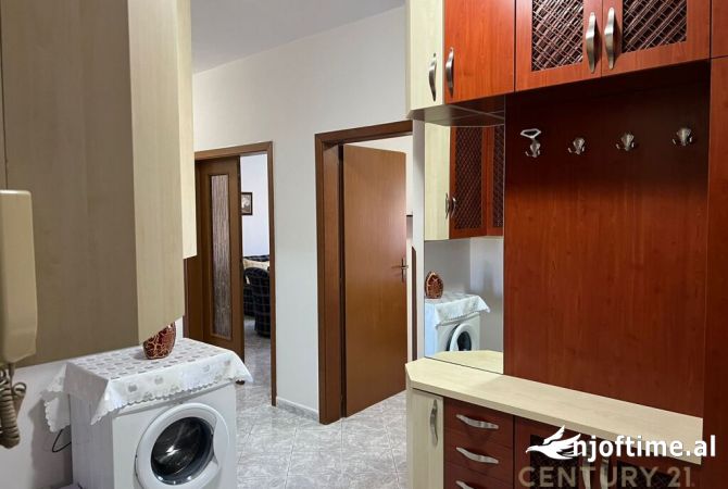 Shtepi ne shitje Apartament ne Tirane, 3+1, Mobilimi E mobiluar, Pagesa 216,600  Euro.