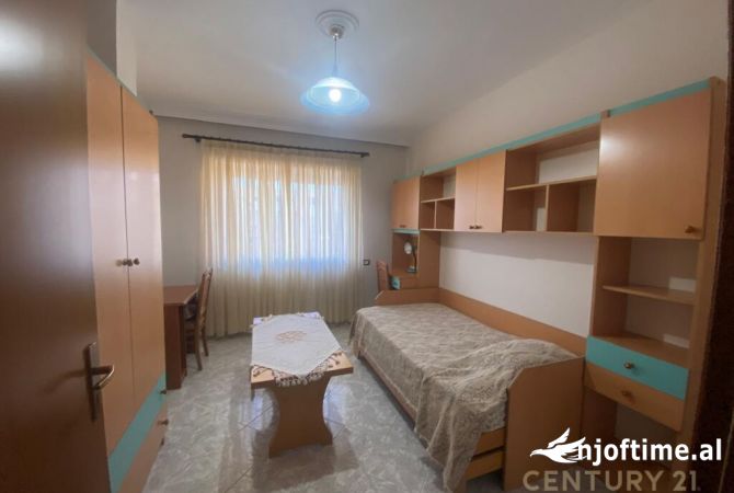 Shtepi ne shitje Apartament ne Tirane, 3+1, Mobilimi E mobiluar, Pagesa 216,600  Euro.