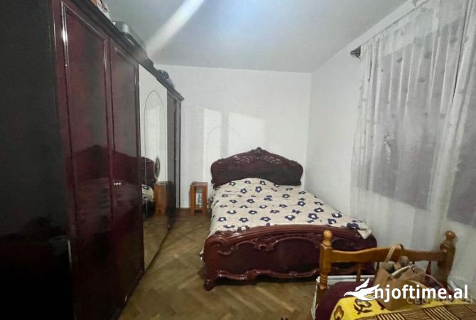 Shtepi ne shitje Apartament ne Tirane, 2+1, Mobilimi E mobiluar, Pagesa 138,000  Euro.