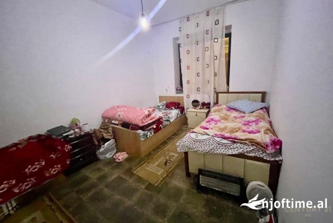 Shtepi ne shitje Apartament ne Tirane, 2+1, Mobilimi E mobiluar, Pagesa 138,000  Euro.