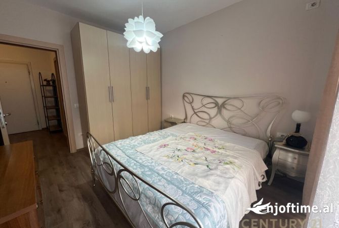 Shtepi me qera Apartament ne Tirane, 2+1, Mobilimi E mobiluar, Pagesa 800  Euro.