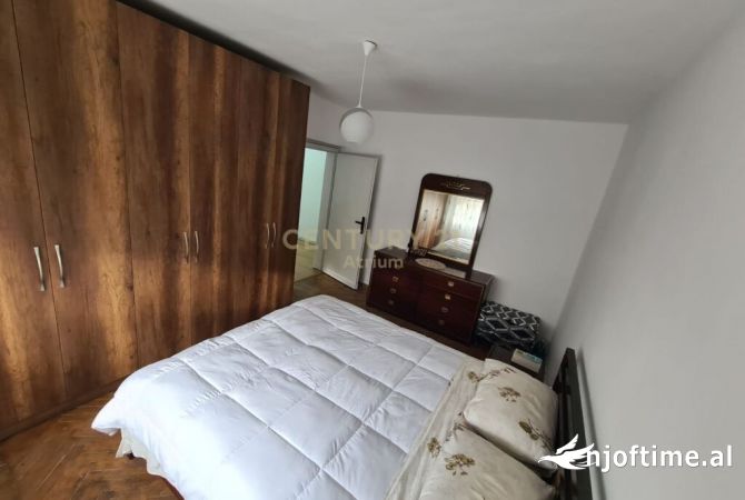 Shtepi me qera Apartament ne Tirane, 2+1, Mobilimi E mobiluar, Pagesa 500  Euro.