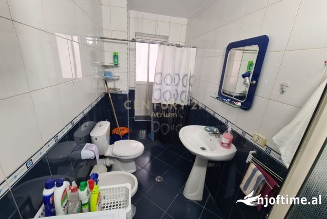 Shtepi me qera Apartament ne Tirane, 2+1, Mobilimi E mobiluar, Pagesa 500  Euro.