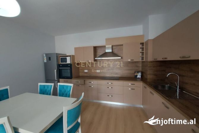Shtepi me qera Apartament ne Tirane, 2+1, Mobilimi E mobiluar, Pagesa 550  Euro.