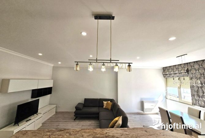 Shtepi me qera Apartament ne Tirane, 2+1, Mobilimi E mobiluar, Pagesa 900  Euro.