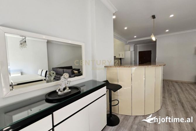 Shtepi me qera Apartament ne Tirane, 2+1, Mobilimi E mobiluar, Pagesa 900  Euro.