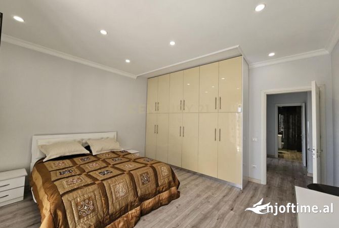 Shtepi me qera Apartament ne Tirane, 2+1, Mobilimi E mobiluar, Pagesa 900  Euro.