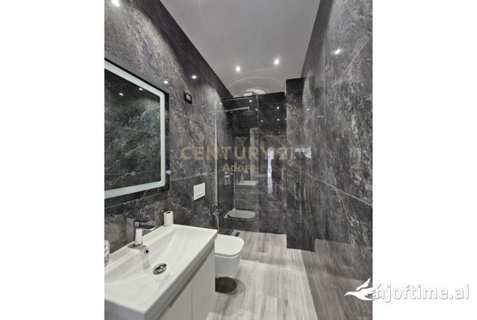 Shtepi me qera Apartament ne Tirane, 2+1, Mobilimi E mobiluar, Pagesa 900  Euro.