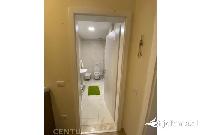 Shtepi ne shitje Apartament ne Tirane, 2+1, Mobilimi E mobiluar, Pagesa 130,000  Euro.