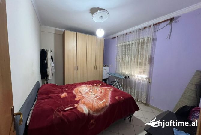 Shtepi ne shitje Apartament ne Tirane, 2+1, Mobilimi E mobiluar, Pagesa 120,000  Euro.