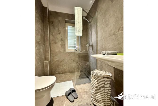 Shtepi me qera Apartament ne Tirane, 1+1, Mobilimi E mobiluar, Pagesa 660  Euro.