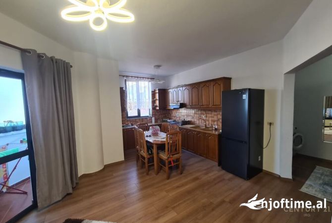 Shtepi me qera Apartament ne Tirane, 2+1, Mobilimi E mobiluar, Pagesa 600  Euro.