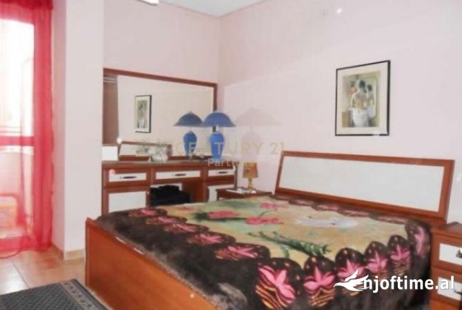 Shtepi me qera 2+1 ne Tirane - 1,100 Euro