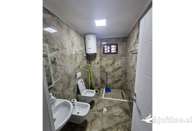 Shtepi me qera Apartament ne Tirane, 1+1, Mobilimi E mobiluar, Pagesa 500  Euro.