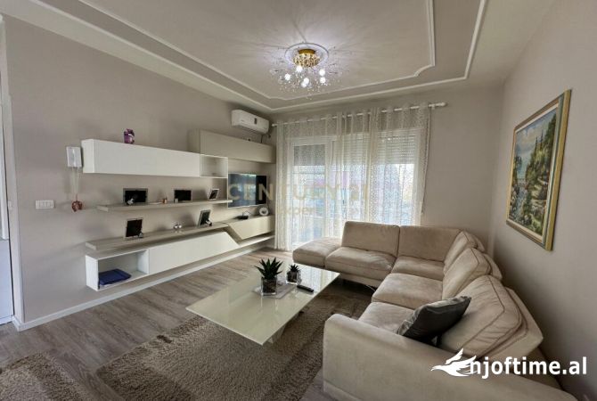 Shtepi me qera Apartament ne Tirane, 2+1, Mobilimi E mobiluar, Pagesa 900  Euro.