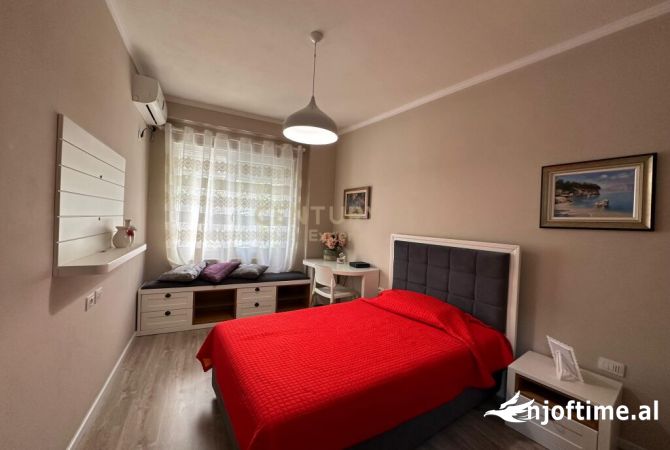 Shtepi me qera Apartament ne Tirane, 2+1, Mobilimi E mobiluar, Pagesa 900  Euro.