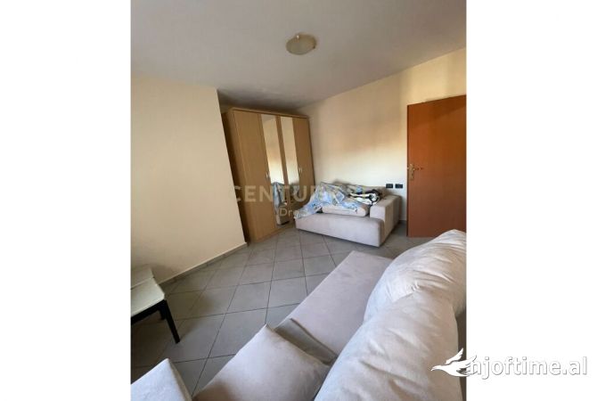 Shtepi ne shitje Apartament ne Tirane, 3+1, Mobilimi E mobiluar, Pagesa 136,800  Euro.