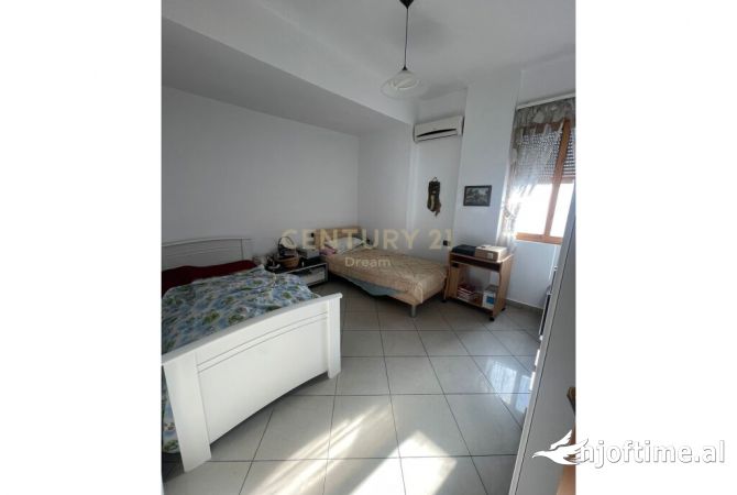 Shtepi ne shitje Apartament ne Tirane, 3+1, Mobilimi E mobiluar, Pagesa 136,800  Euro.