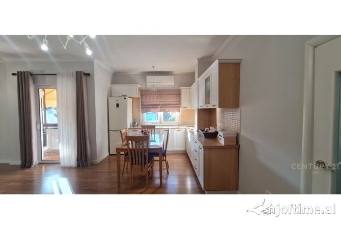 Shtepi ne shitje Apartament ne Tirane, 2+1, Mobilimi E mobiluar, Pagesa 175,000  Euro.