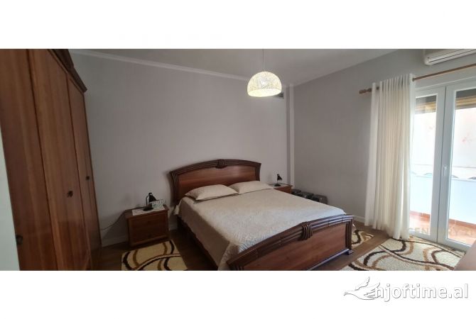 Shtepi ne shitje Apartament ne Tirane, 2+1, Mobilimi E mobiluar, Pagesa 175,000  Euro.