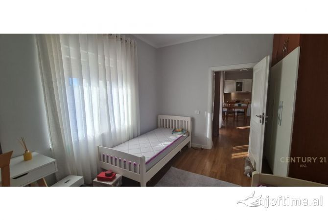 Shtepi ne shitje Apartament ne Tirane, 2+1, Mobilimi E mobiluar, Pagesa 175,000  Euro.