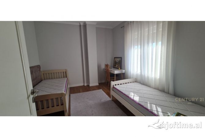 Shtepi ne shitje Apartament ne Tirane, 2+1, Mobilimi E mobiluar, Pagesa 175,000  Euro.