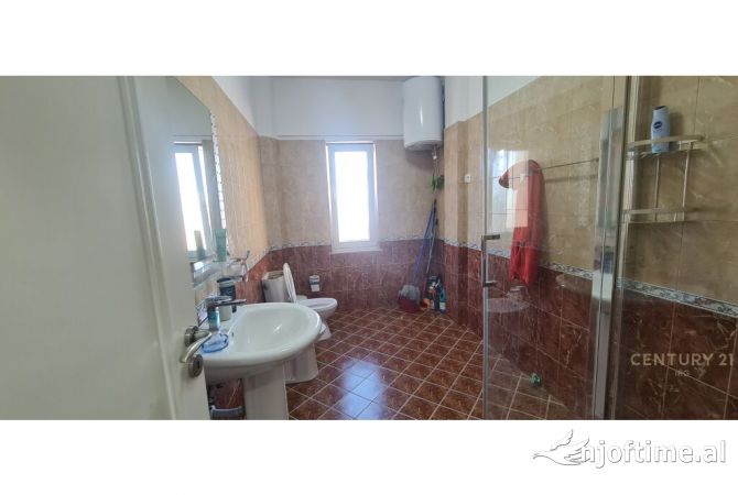 Shtepi ne shitje Apartament ne Tirane, 2+1, Mobilimi E mobiluar, Pagesa 175,000  Euro.