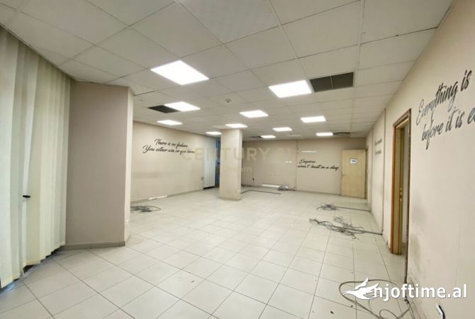 Ambient biznesi me qera 3+1 ne Tirane - 3,200 Euro