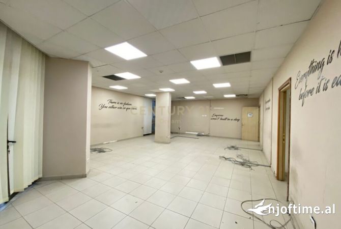 Ambient biznesi me qera 3+1 ne Tirane - 3,200 Euro