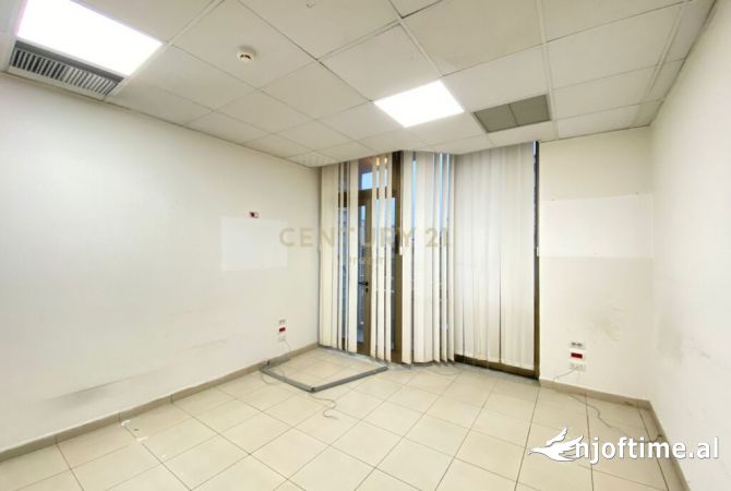 Jepet zyre me Qira prane Sheshit Willson