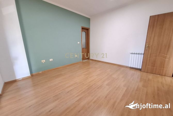 Ambient biznesi me qera 3+1 ne Tirane - 900 Euro