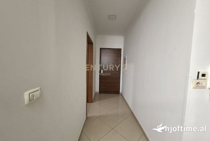 Ambient biznesi me qera 3+1 ne Tirane - 900 Euro