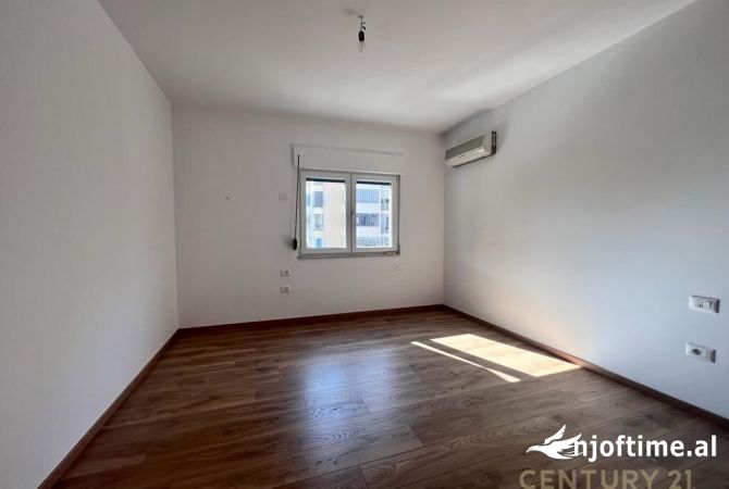 Ambient biznesi me qera 3+1 ne Tirane - 1,400 Euro