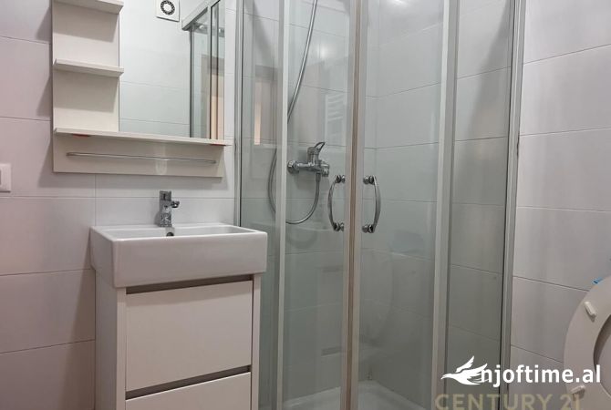 Ambient biznesi me qera 3+1 ne Tirane - 1,400 Euro