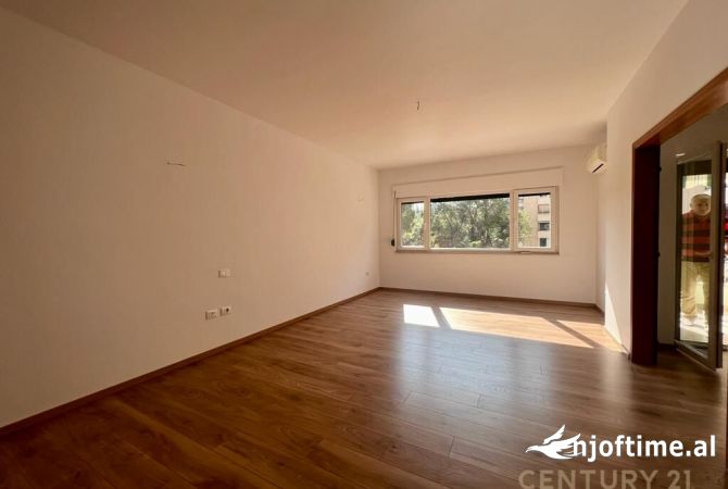 APARTAMENT 2+1 +2 ME QIRA PRANE STADIUMI " AIR ALBANIA"