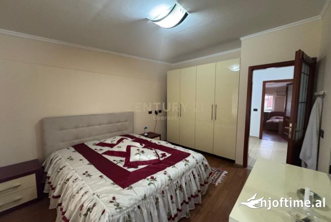 Shtepi me qera Apartament ne Tirane, 2+1, Mobilimi E mobiluar, Pagesa 800  Euro.