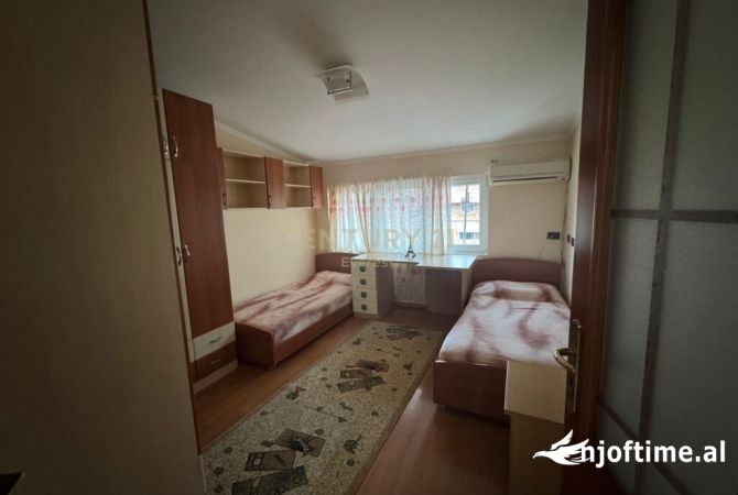 Shtepi me qera Apartament ne Tirane, 2+1, Mobilimi E mobiluar, Pagesa 800  Euro.